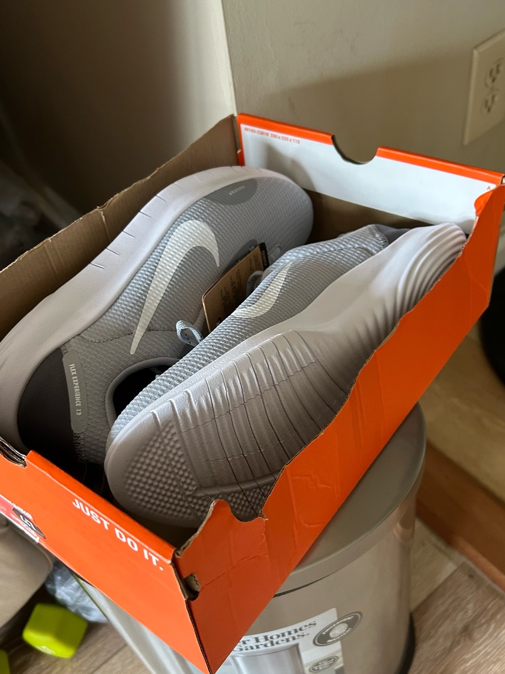 Nike Men’s Flex Experience RN Gray Sneakers